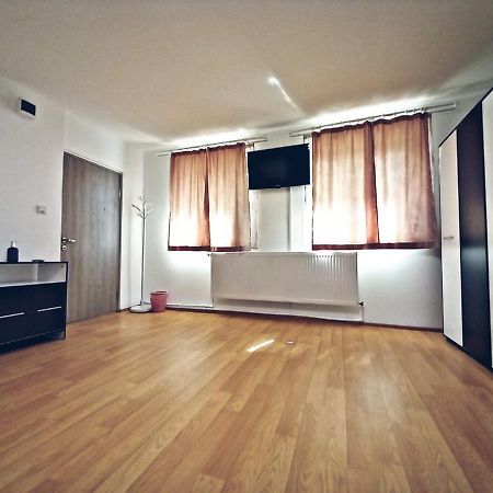 Camere In Regim Hotelier Braşov Exteriör bild