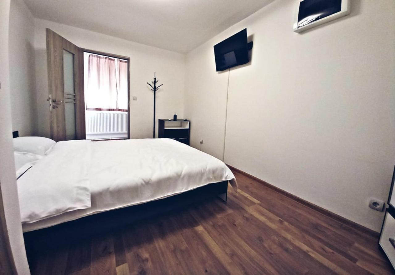 Camere In Regim Hotelier Braşov Exteriör bild