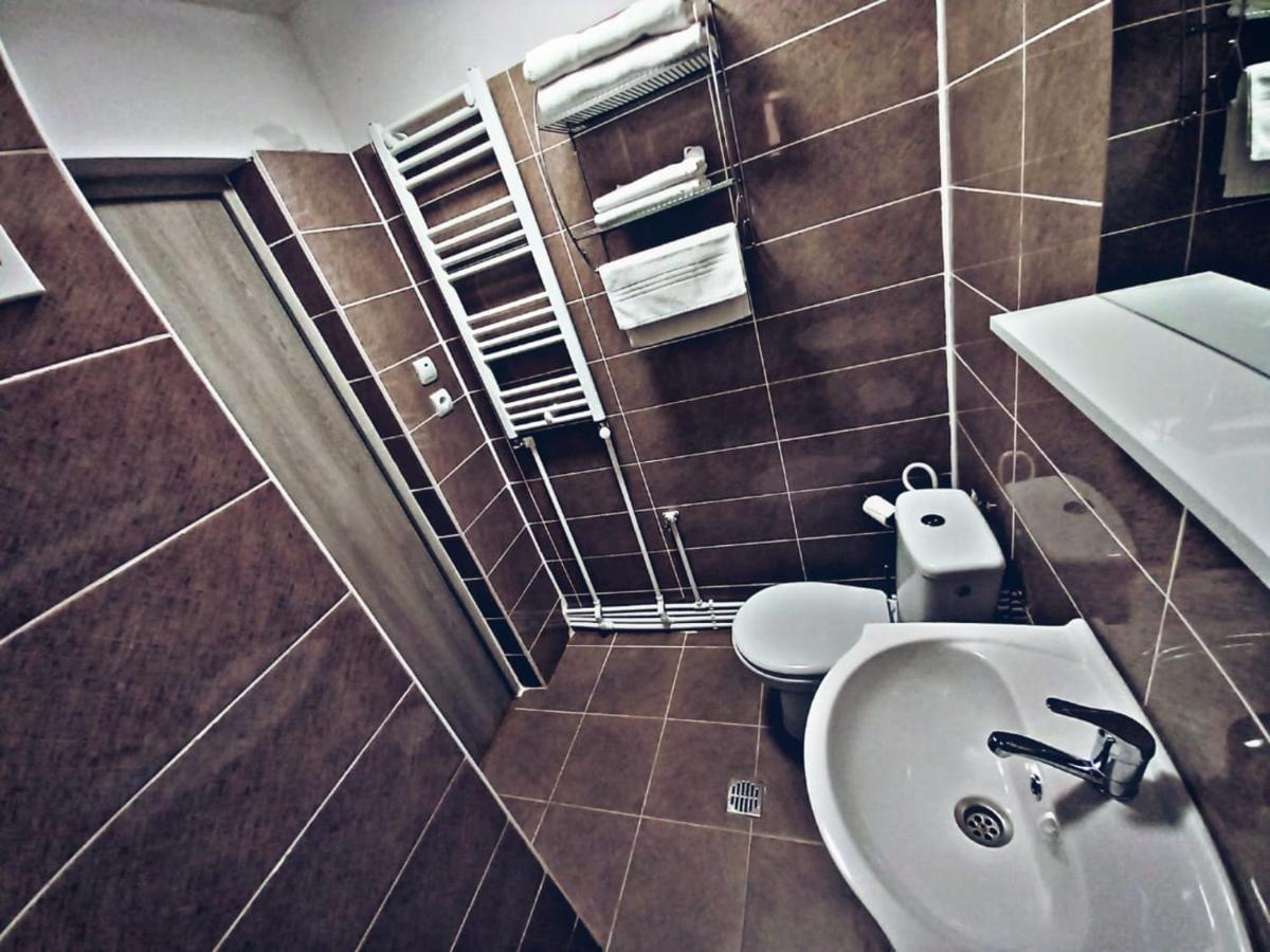 Camere In Regim Hotelier Braşov Exteriör bild