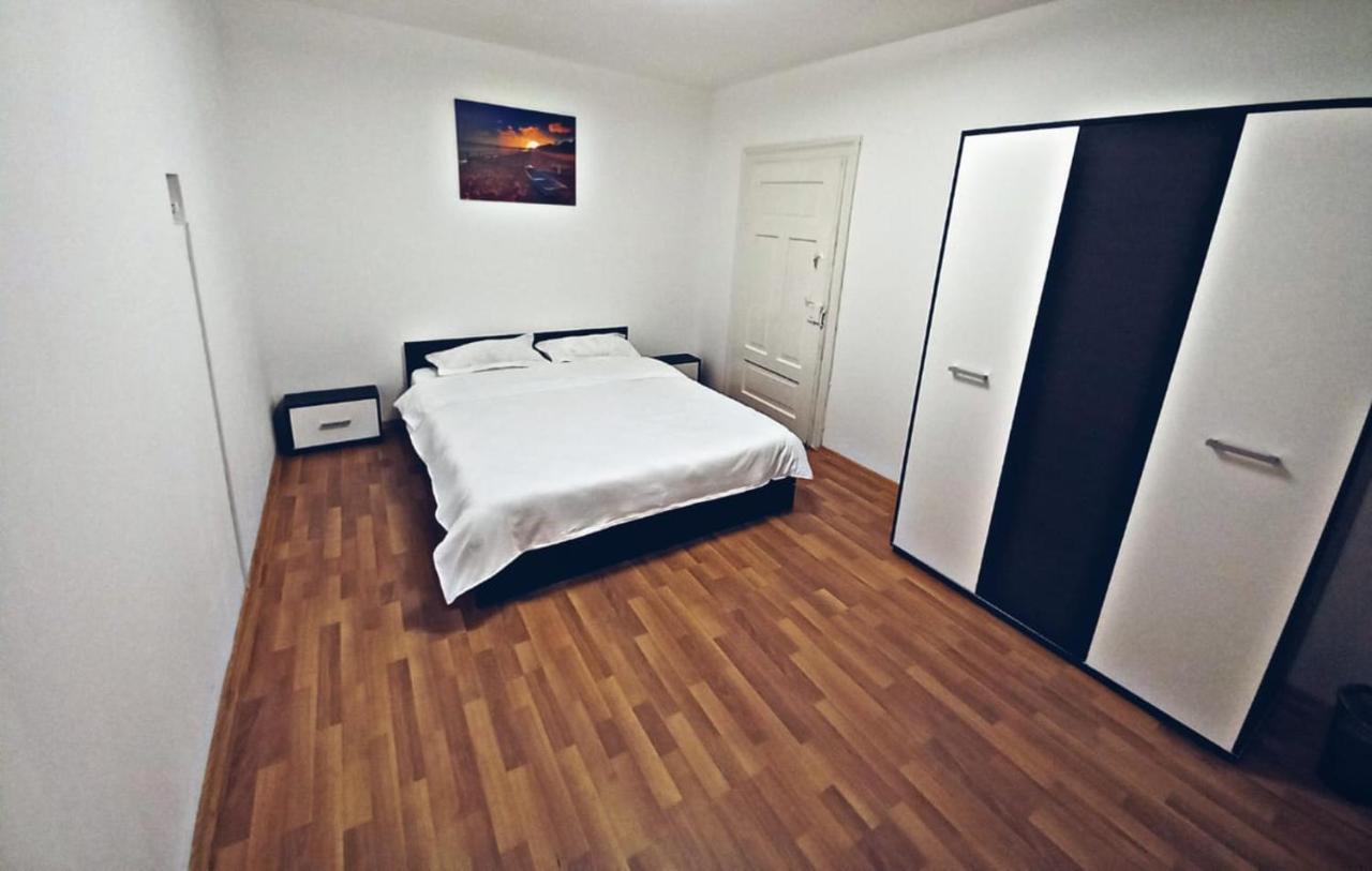 Camere In Regim Hotelier Braşov Exteriör bild
