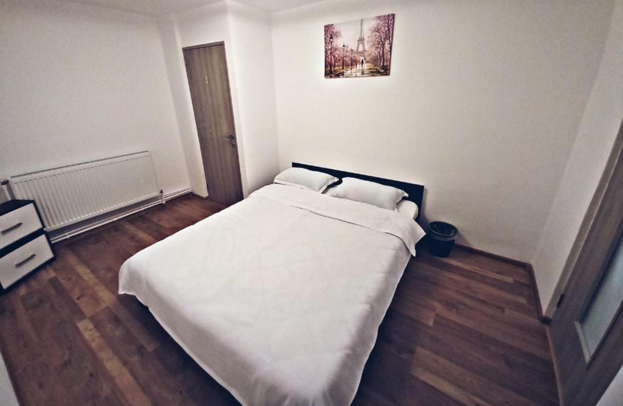 Camere In Regim Hotelier Braşov Exteriör bild
